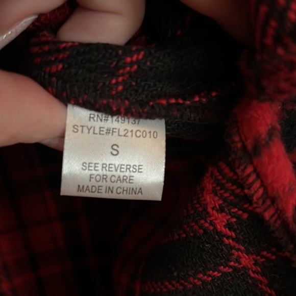 Super soft, lighter weight red and black plaid jacket ❤️🖤 - Picture 6 of 7